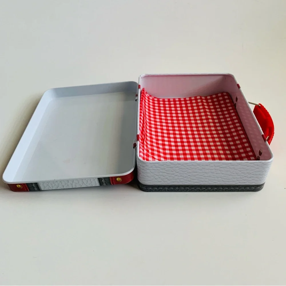 Elf on The Shelf Scout Elf T-shirt Collection with Tin Suitcase - Picture 8 of 8